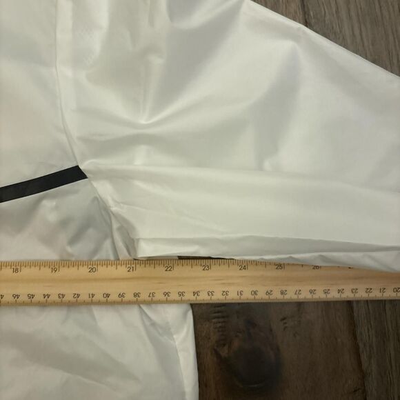 Xersion Men's White and Black Jacket - Picture 4 of 4